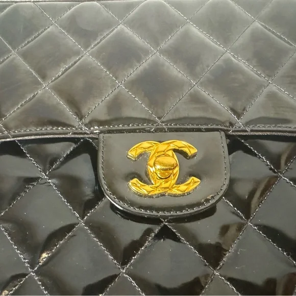 CHANEL vintage Large pocket quilted camera bag - Picture 7 of 12